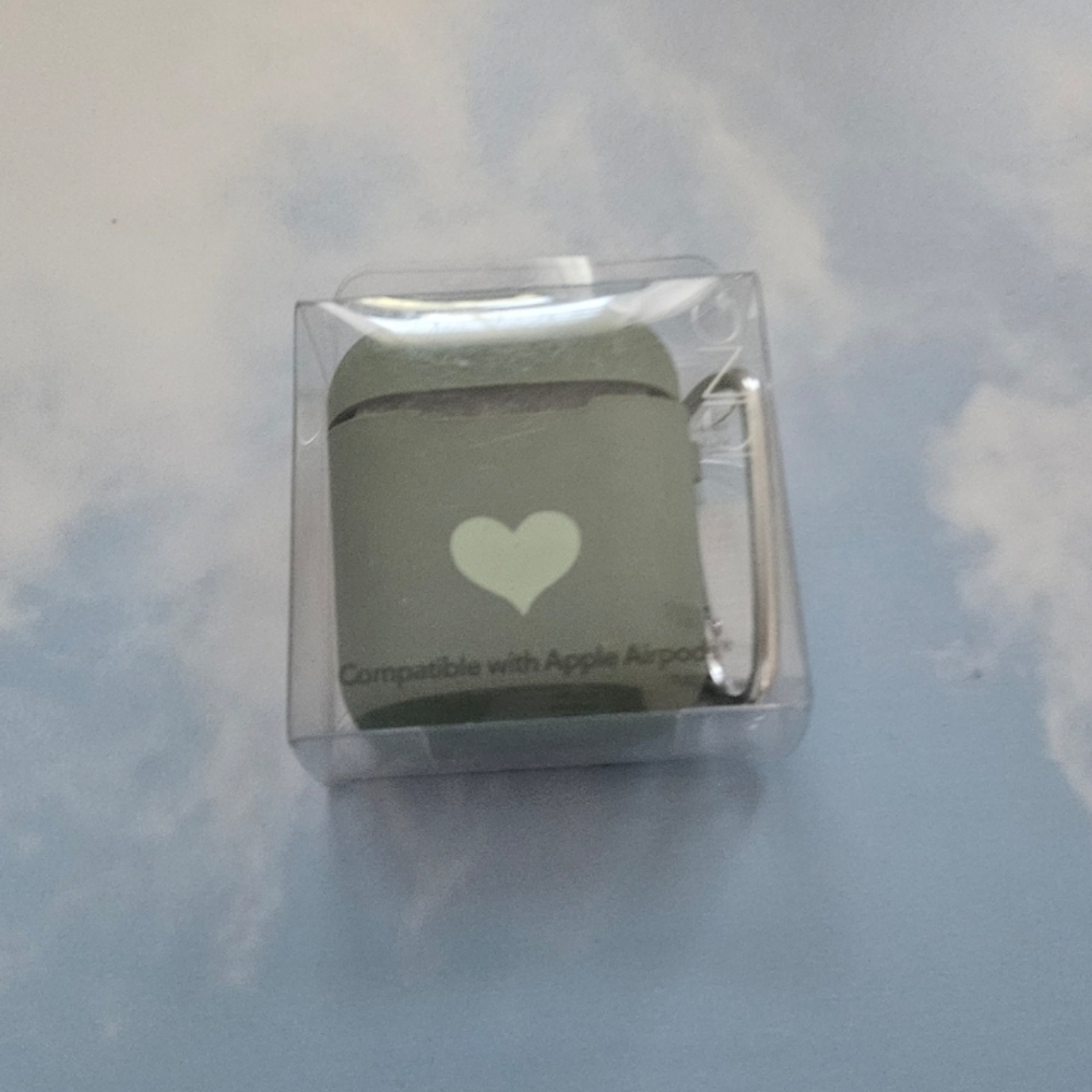 Stylish Green Heart Apple Air Pod Case Bag Charm Travel Airpod Accessory